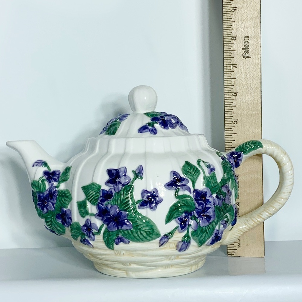 Vintage Teapot Raised Purple Violets in Basket Floral Hand Painted Large 1980’s - Picture 10 of 16